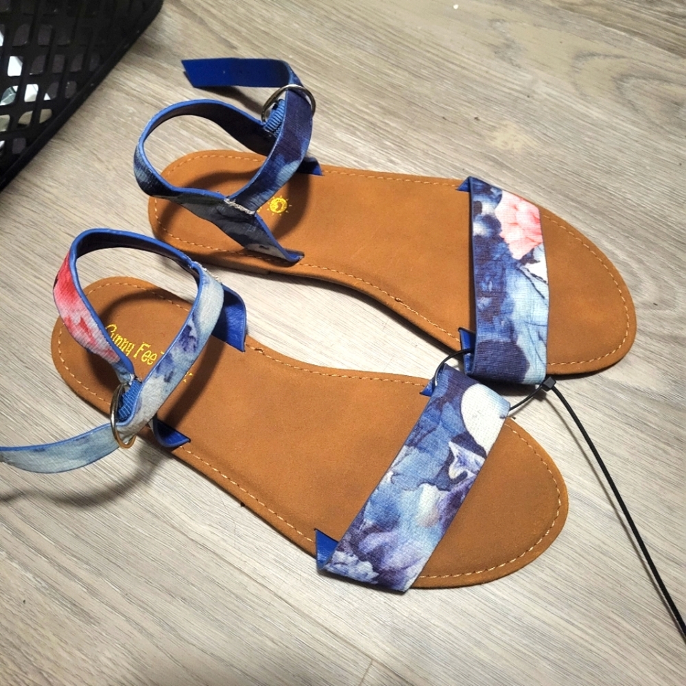 Buckle sandal